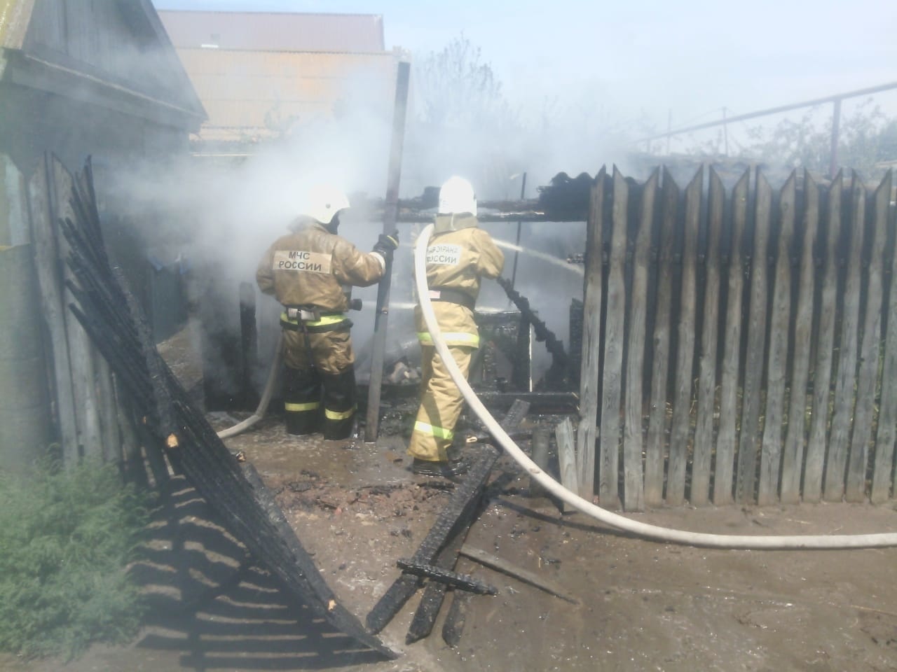 На севере Астраханской области дети подожгли баню