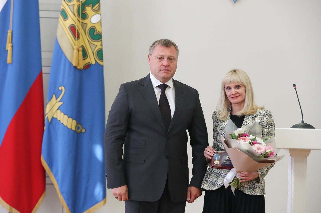 Министр финансов региона Елена Рязанова награждена медалью ордена "За заслуги перед Астраханской областью" 