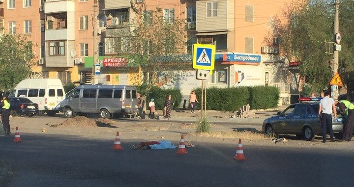 В Астрахани ранним утром женщина погибла под колесами "Мерседеса"
