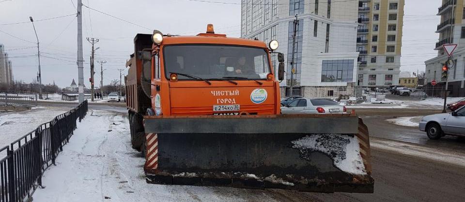 Астраханцев просят сегодня отказаться от личных авто, чтобы не мешать спецтехнике