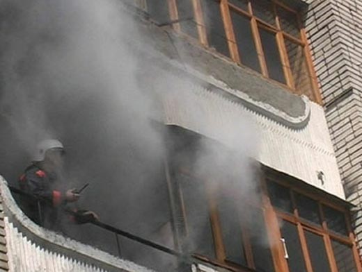 В Астрахани на улице Адмирала Нахимова горела пятиэтажка