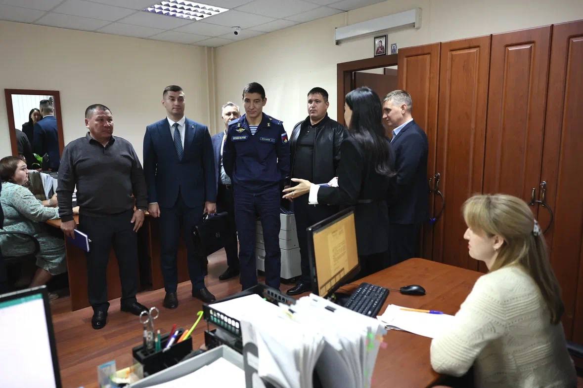 Астраханским участникам программы «Победоносец» показали, как работает команда губернатора