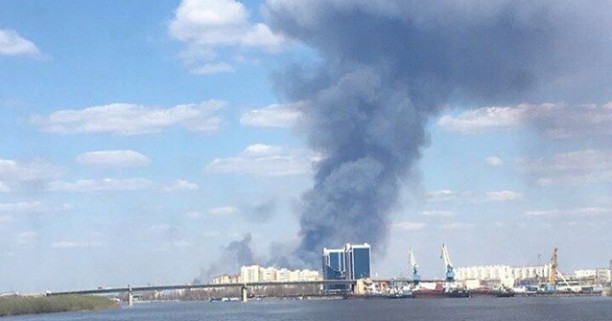 Астраханцев напугал черный дым над городом