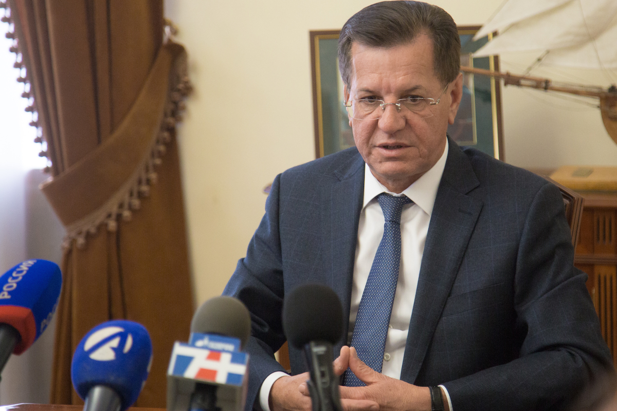 Астраханский губернатор встретился с лидерами думских фракций