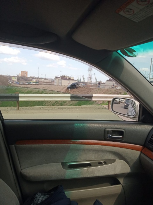 Видео и подробности крупной аварии с тремя машинами на старом мосту в Астрахани