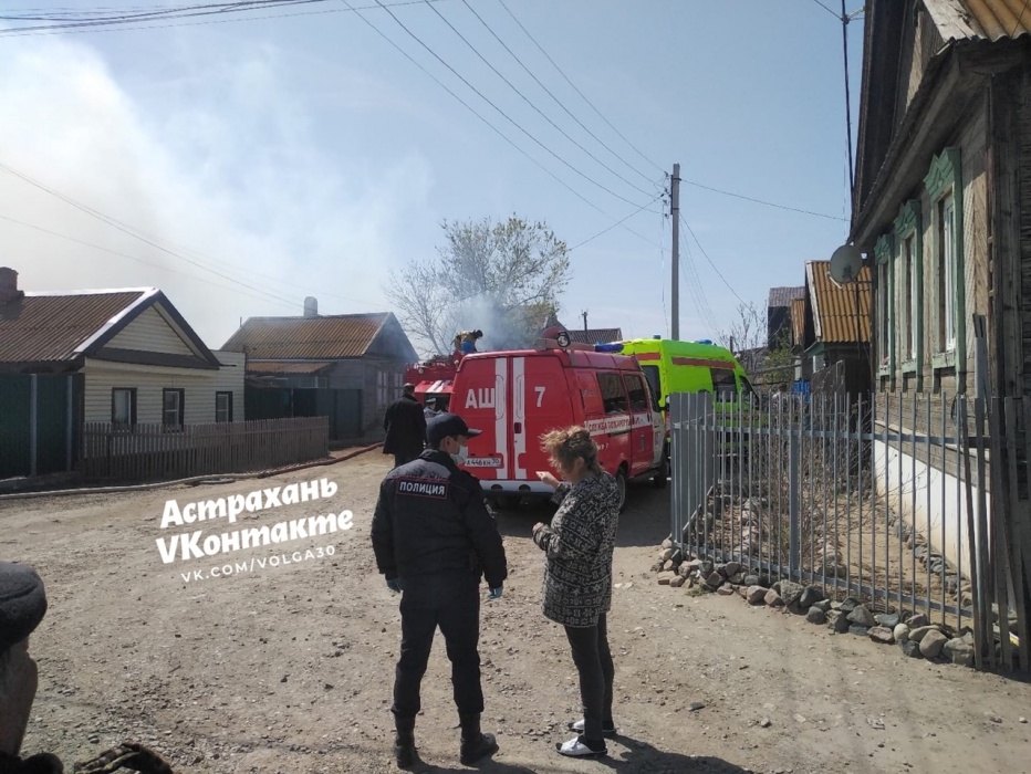 В Советском районе Астрахани сгорел дом, есть погибший