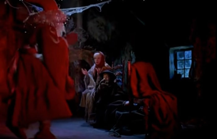 Мошенники орудуют под видом Дедов Морозов, будьте бдительны