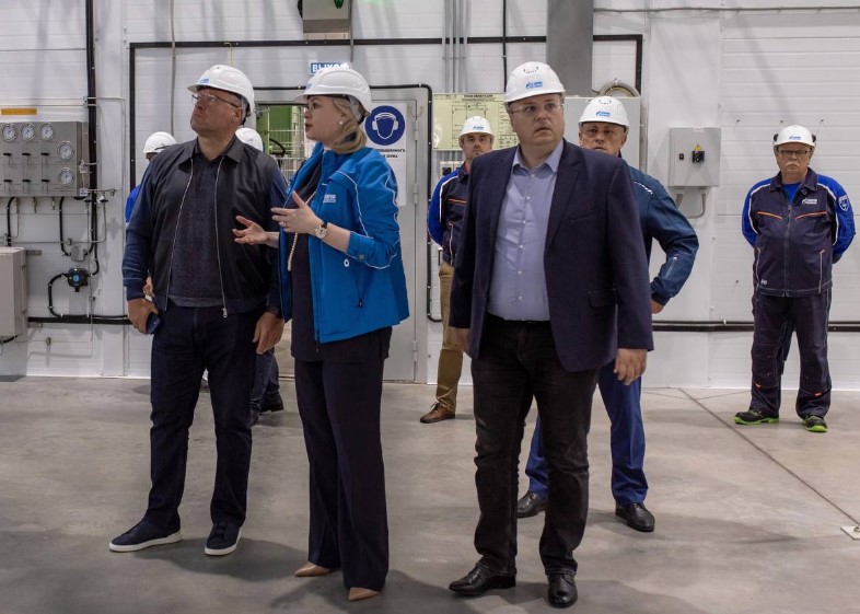 Губернатор Астраханской области посетил гелиевый хаб во Владивостоке