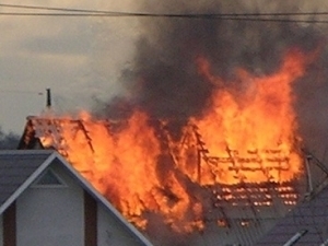 Под Астраханью сгорел дачный домик