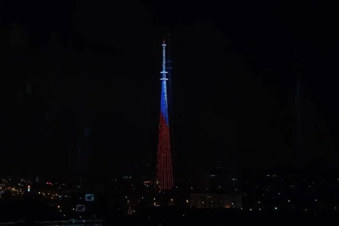 Завтра астраханская телебашня перейдет на первомайский режим освещения