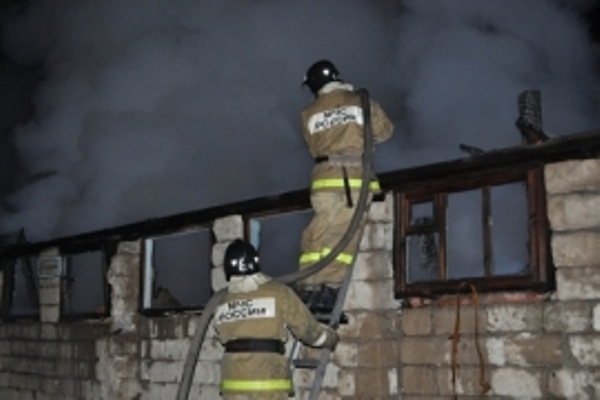 В Астрахани на пожаре погиб человек