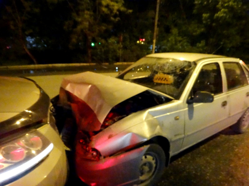 В Астрахани таксист без прав спровоцировал ДТП