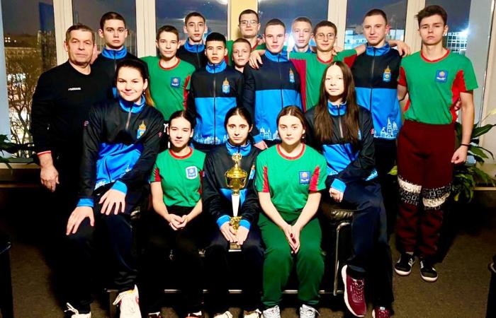 Астраханские гиревики выиграли дюжину медалей на первенстве России