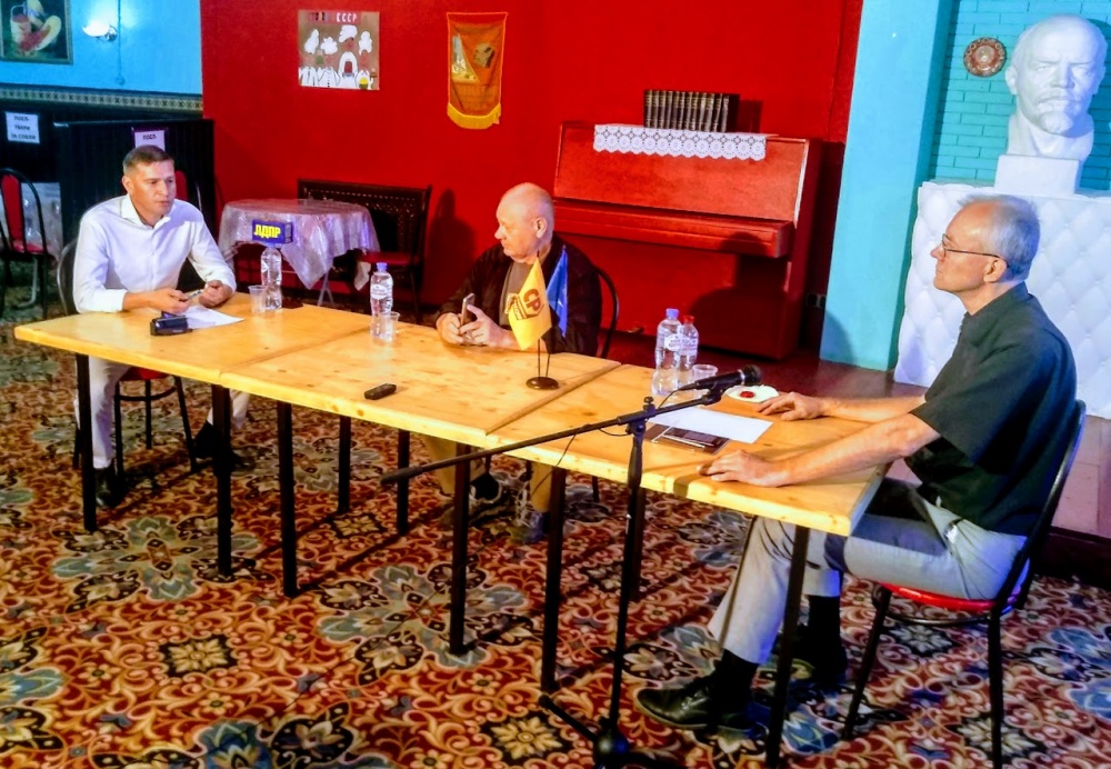 Тимофей Щербаков и Олег Шеин провели дебаты под сенью Ильича