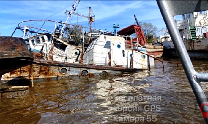 Под Астраханью обнаружили затопленное судно, вышедшее из эксплуатации