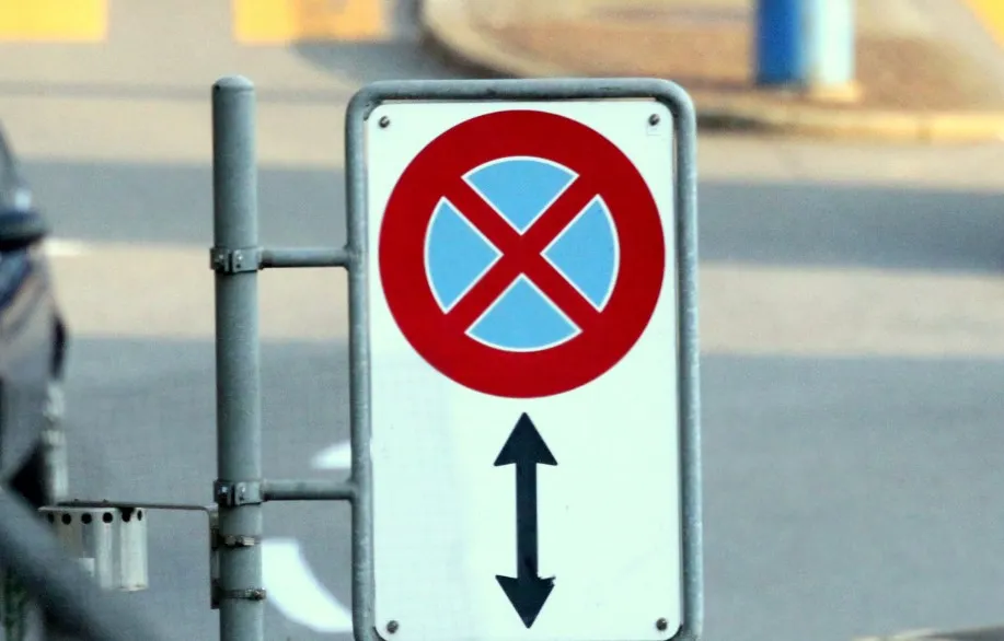 Улицы Астрахани продолжают закрывать для парковки