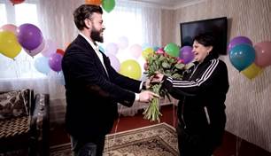 Миллионер из Москвы подарил многодетной астраханке дом