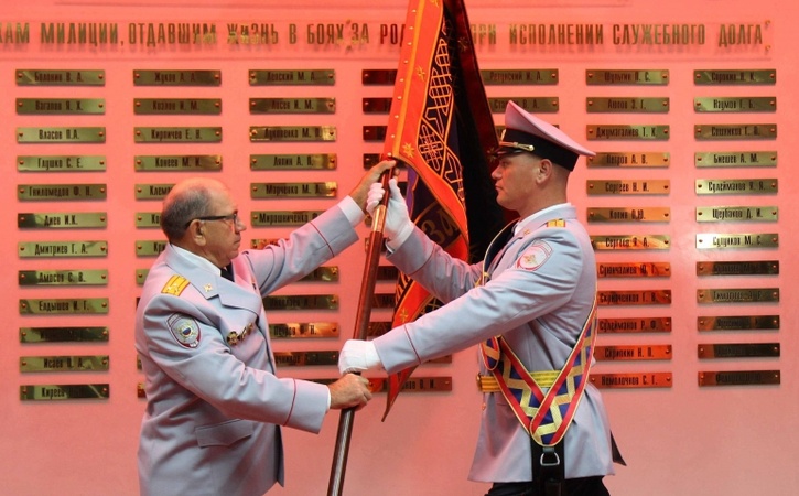 Астраханская полиция получила новое знамя