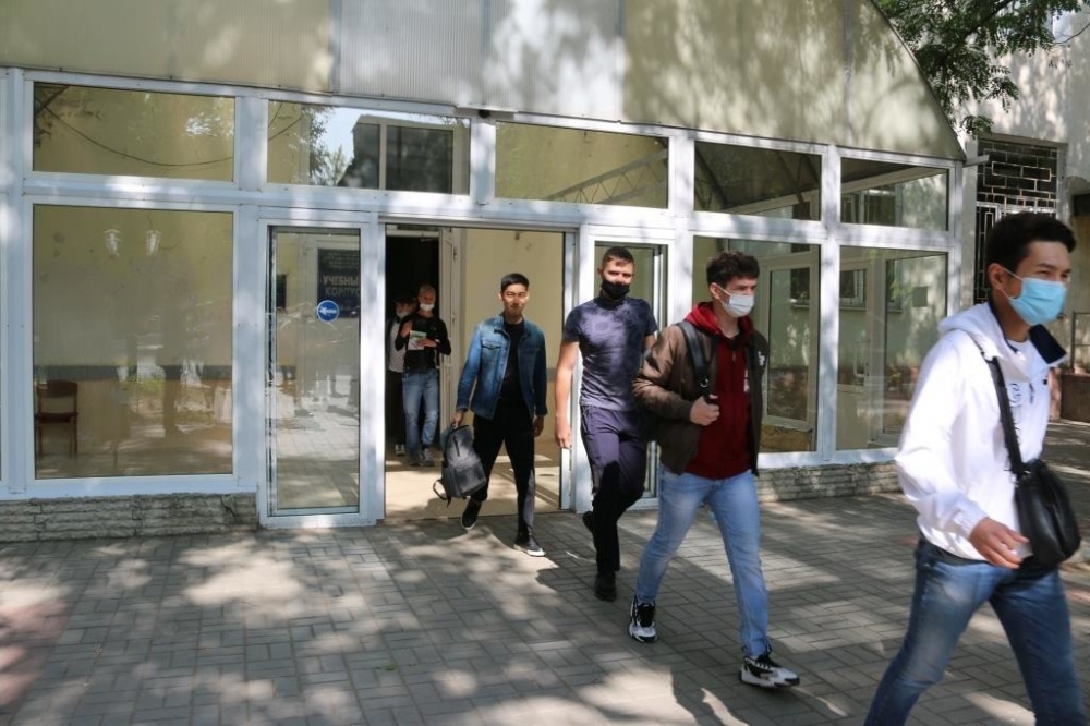 Почему второй корпус АГТУ сегодня был весь в дыму