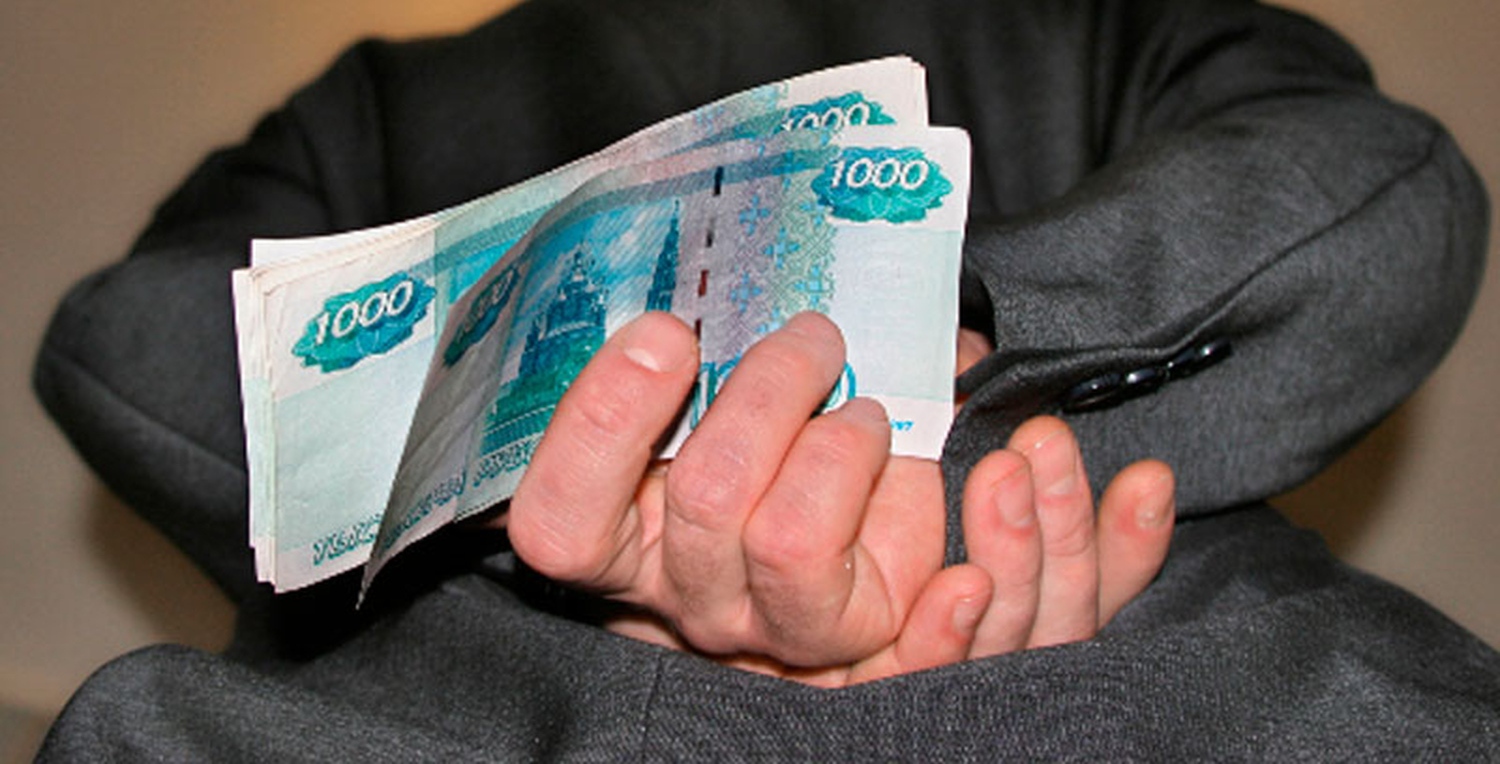 Иностранец, слишком задержавшийся в Астрахани, пытался решить проблему взяткой