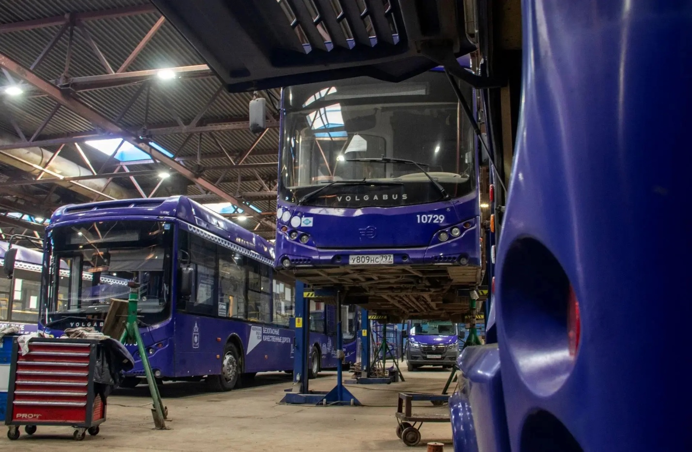 Из-за морозов на автобусном предприятии Астрахани работают в усиленном режиме