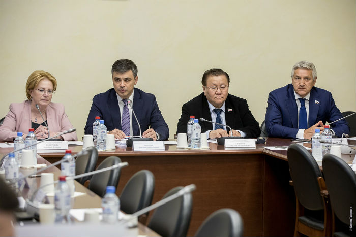 Министр здравоохранения РФ согласилась с Леонидом Огулем, что расходники для инсулиновых помп детям должен финансировать бюджет