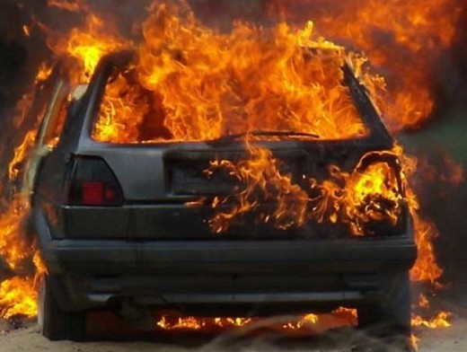 Ночью в Астрахани сгорел автомобиль