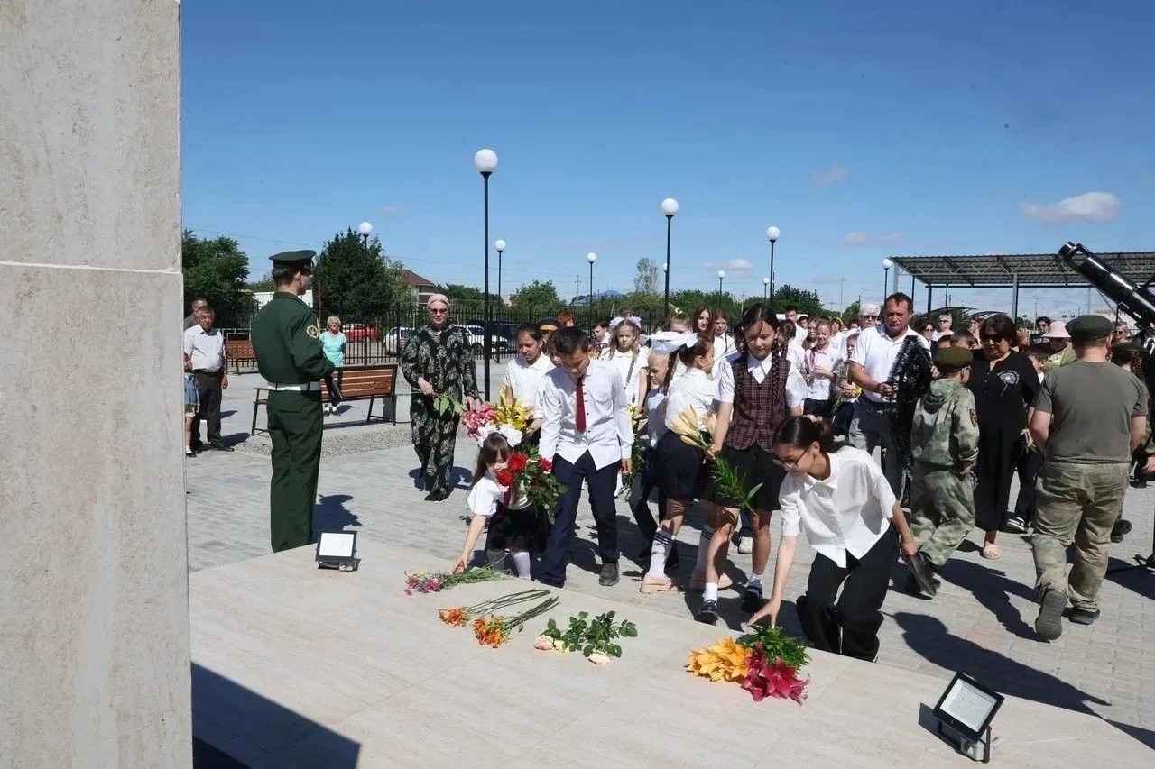 Парк Победы в честь героев СВО открыли под Астраханью в День памяти и скорби
