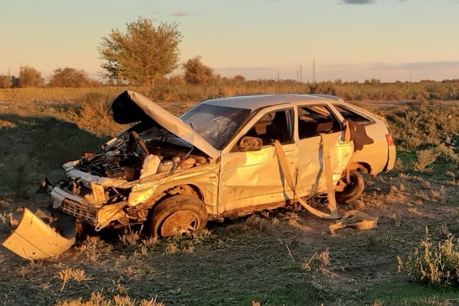 Под Астраханью в ДТП с перевернувшейся легковушкой погиб мужчина