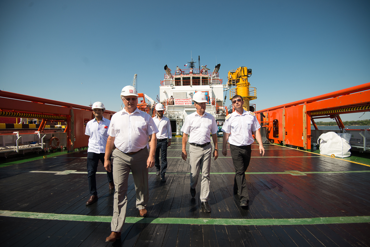 ЛУКОЙЛ на Каспии ввел в эксплуатацию суда ледового класса  