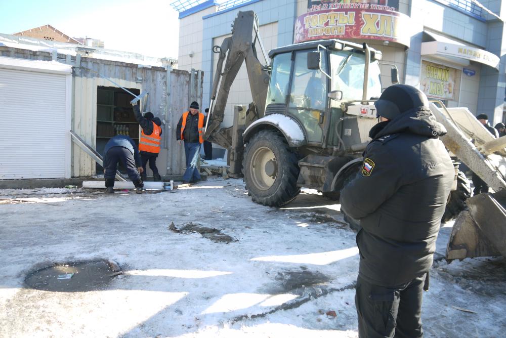 В Астрахани снесли незаконно построенный магазин на Больших Исадах