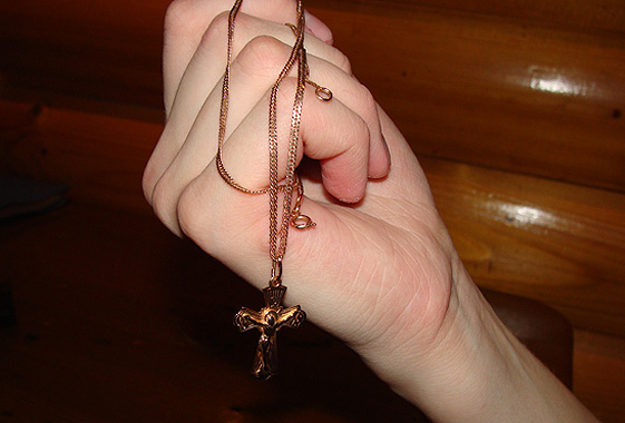 Астраханке грозит 5 лет тюрьмы за кражу золота у подруги детства