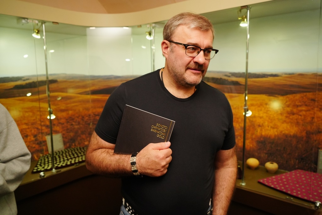 Российский актер Михаил Пореченков оценил «Золото кочевников» в Астраханском музее
