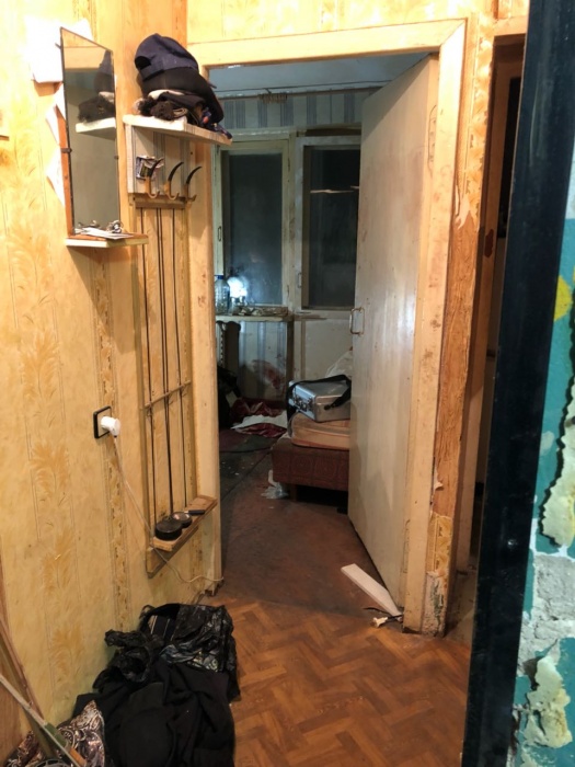 Астраханцы обратились в полицию из-за невыносимого трупного запаха из соседней квартиры