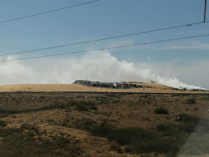 В сети появились кадры горящего мусорного полигона у села Рассвет под Астраханью 