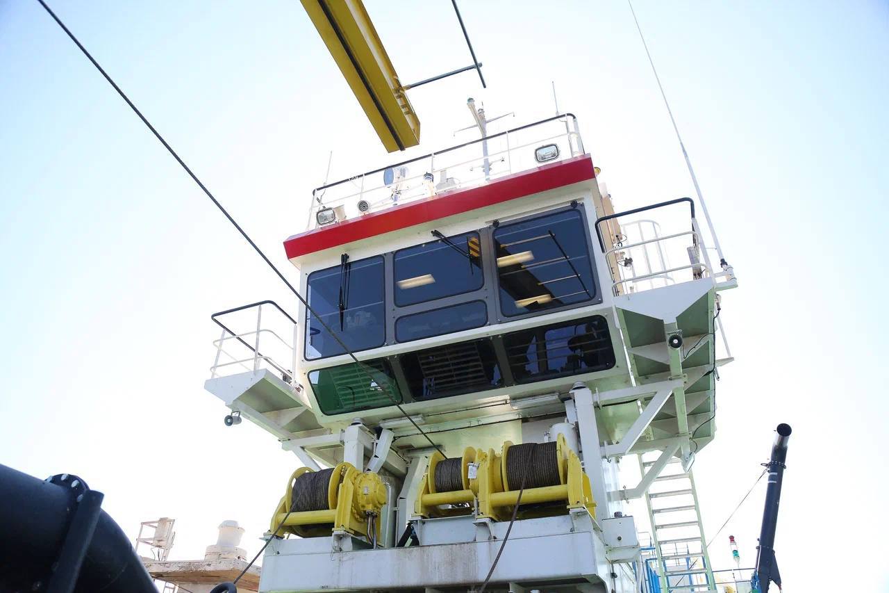 Астрахань передала Государственной транспортной лизинговой компании первый инновационный земснаряд серии 93.159