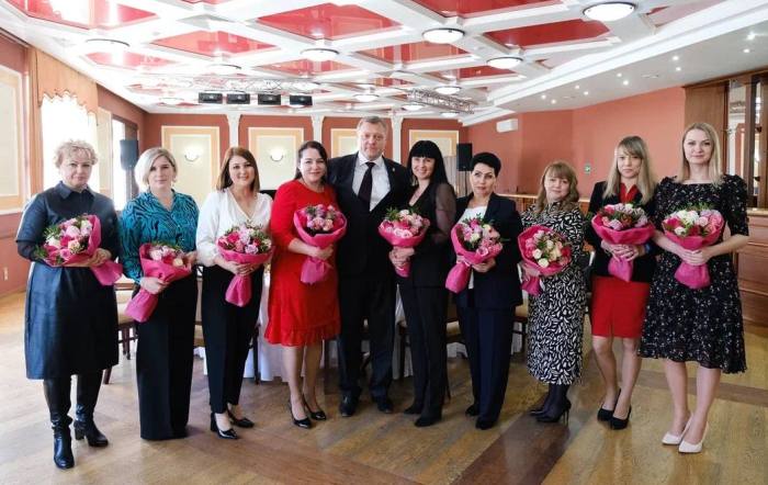 Астраханский губернатор провел встречу с женами военнослужащих СВО
