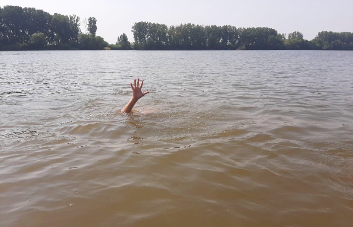 Астраханец едва не утонул в Волге возле Гранд Отеля