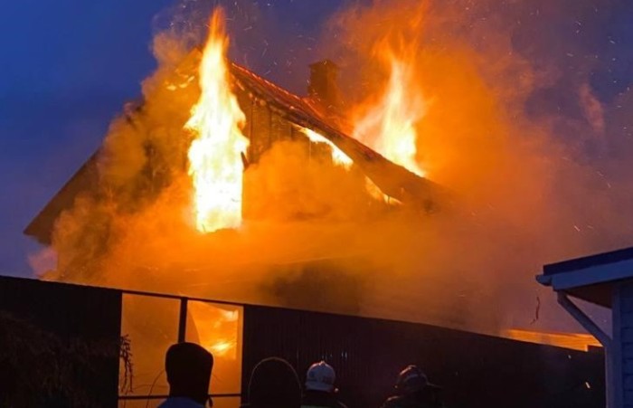 В астраханском сельском пожаре погибла женщина и пострадал мужчина