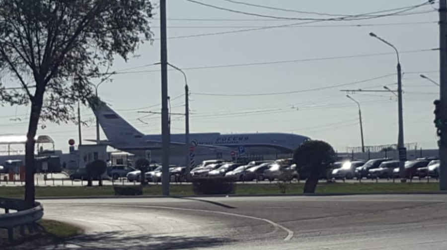 В аэропорту стоит самолет "Россия". В Астрахань зачастили первые лица страны?