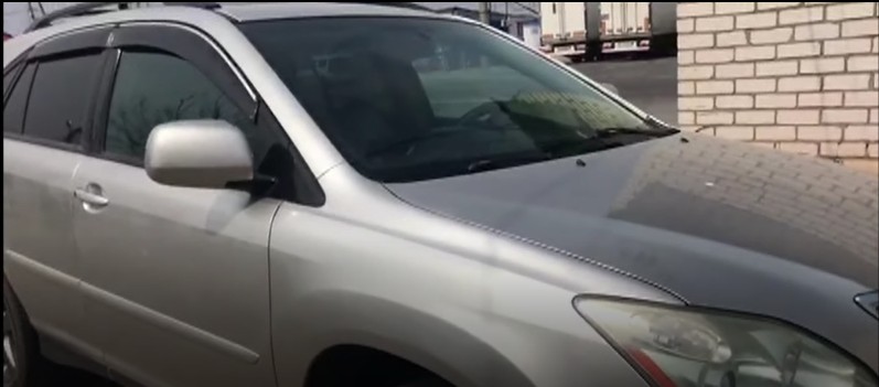 На астраханской границе обнаружили угнанный "Лексус"