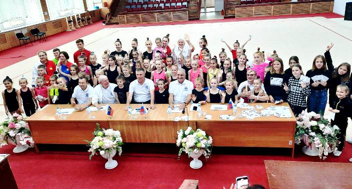 Астраханские школьники встретились с олимпийскими героями
