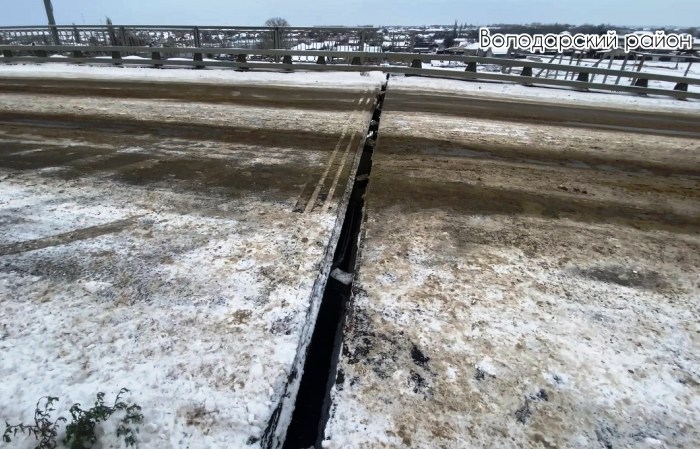 Без паники, аварийности нет: под Астраханью мост ремонтируется без остановки автодвижения