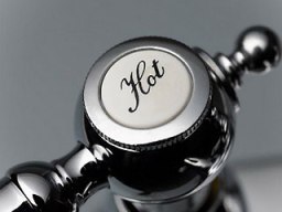 Горячая вода в кранах астраханцев не соответствует санитарным нормам