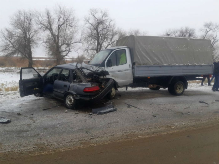 Под Астраханью водитель погиб в лобовом столкновении
