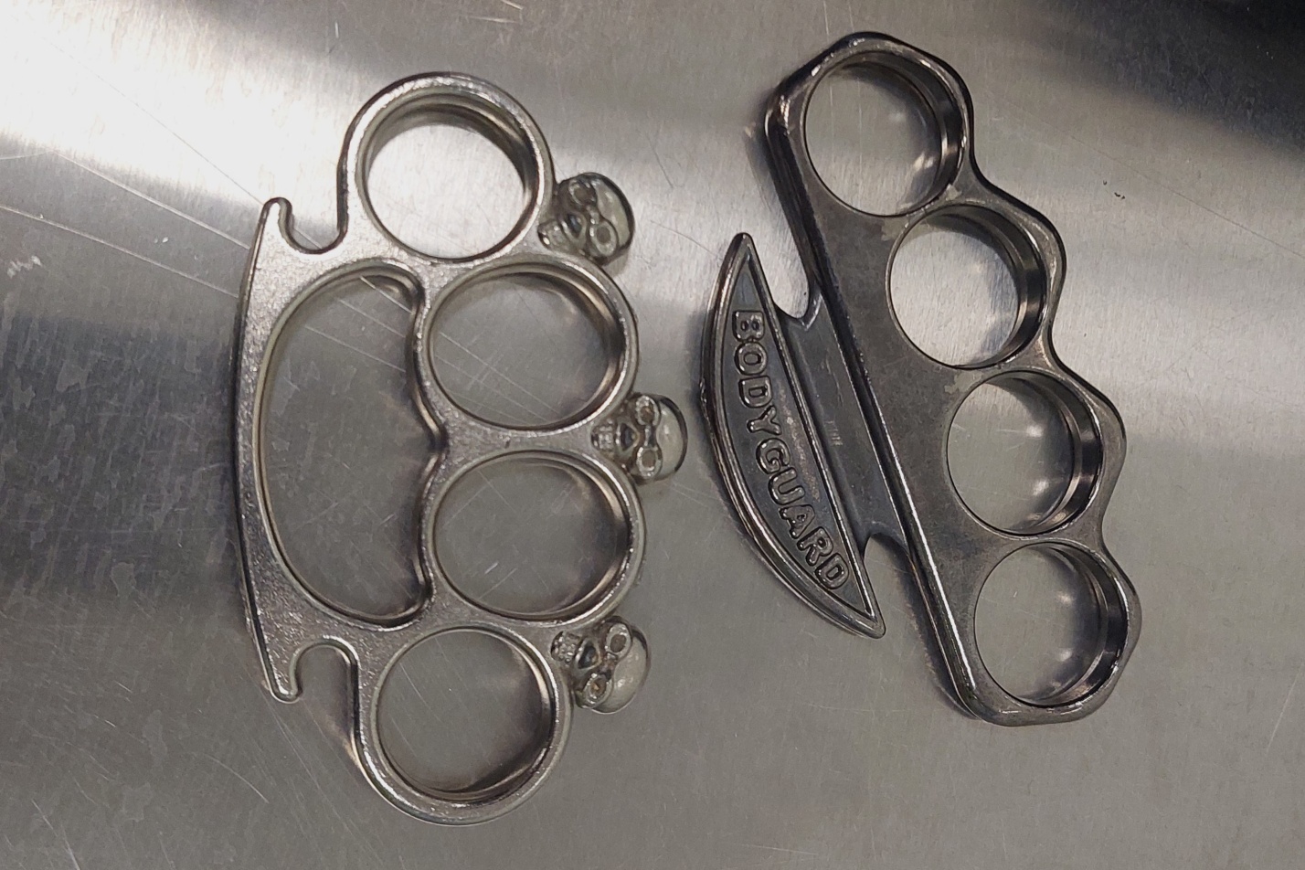 Астраханская таможня изъяла необычное холодное оружие у авиапассажира