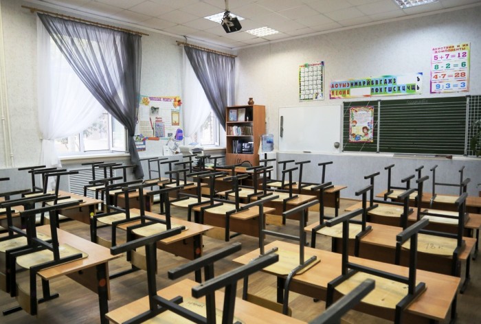 Астраханским школам выделили более четверти миллиарда рублей на новые учебники и парты
