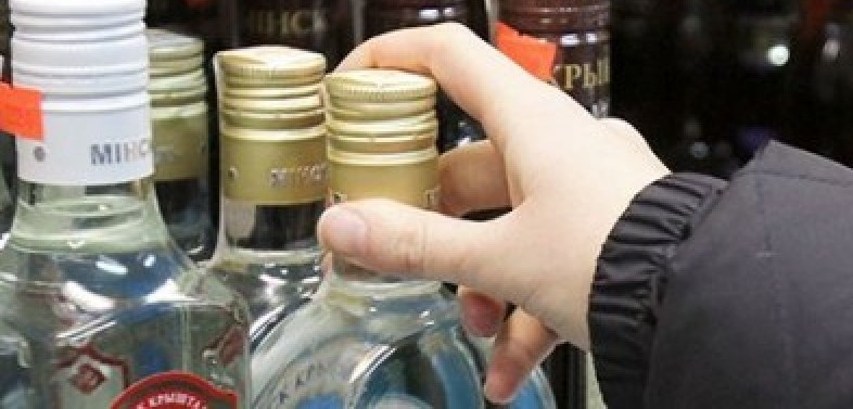 В астраханском магазине спаивали подростков