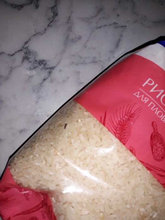 Астраханке продали рис с букашками
