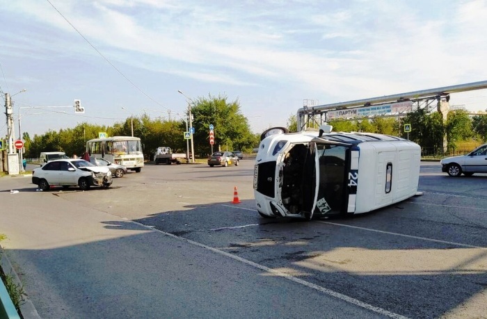 В России хотят ужесточить получение прав водителей автобусов и маршруток
